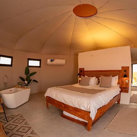 Starry Domes Desert Camp Badīyah Exteriör bild
